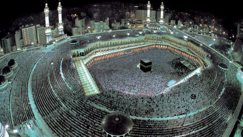 مصر تدين والأزهر يحذر، كل ما تريد معرفته عن استهداف مكة المكرمة بطائرة مسيرة
