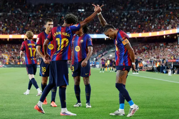 «لا ليغا»: رافينيا ويامال يتألقان في فوز كاسح لبرشلونة على فاييكانو