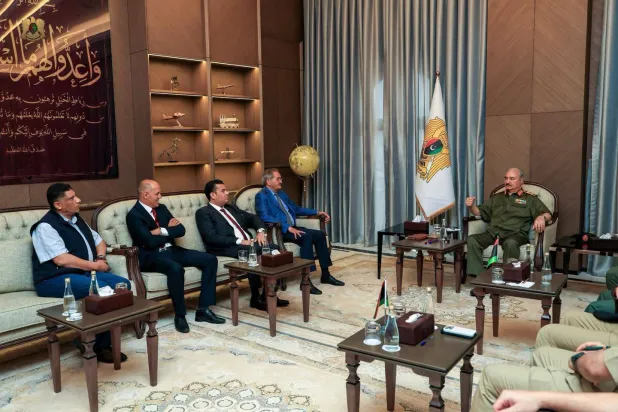 حفتر يدعو إلى استكمال جهود إنهاء الانقسام في ليبيا