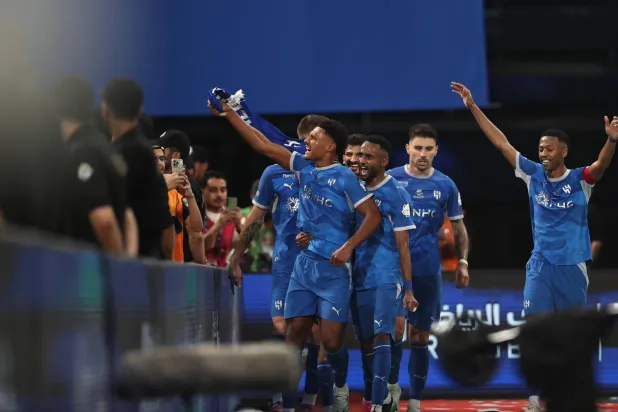 «هلال المملكة» يسطع بثلاثية في الشباك الأهلاوية