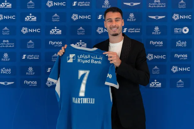 «هلالاً في سماء المجد»… تعلن صفقة مارتينيلي للهلال