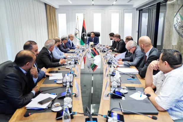 ليبيا: «الرقابة الإدارية» تبحث أزمتي الوقود والكهرباء وتتوعد المخالفين