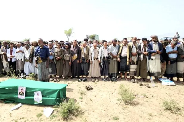 جثث متراكمة وتجنيد في المدارس يعكسان نزيف الحوثيين