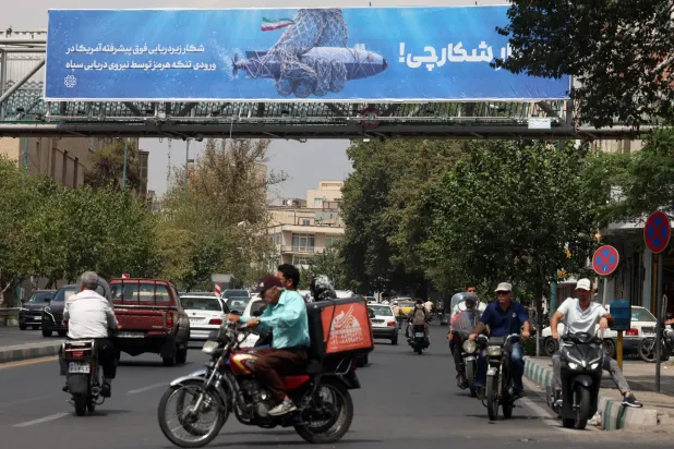 إيران توسّع «المنطقة المحظورة» إلى بحر العرب