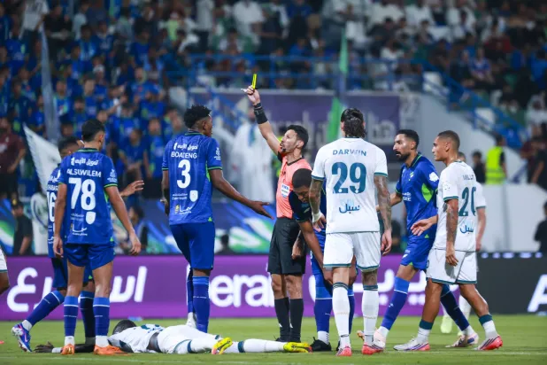 «الحمراء» حبيسة جيوب الحكام في الجولة السادسة من الدوري السعودي