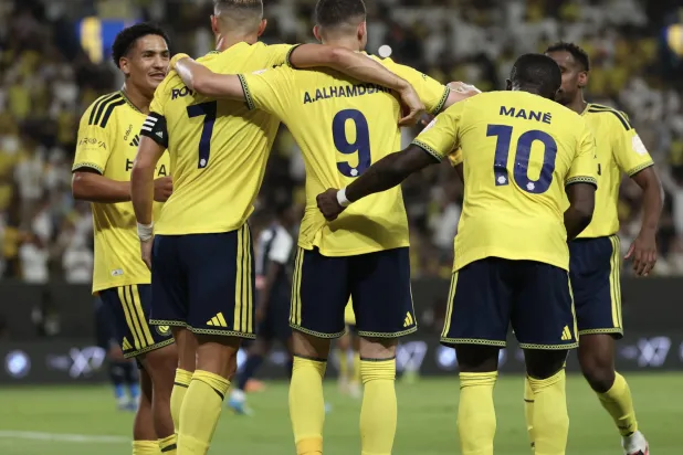 هل ينجح بوستيكوغلو في إنهاء أزمة النصر الدفاعية؟
