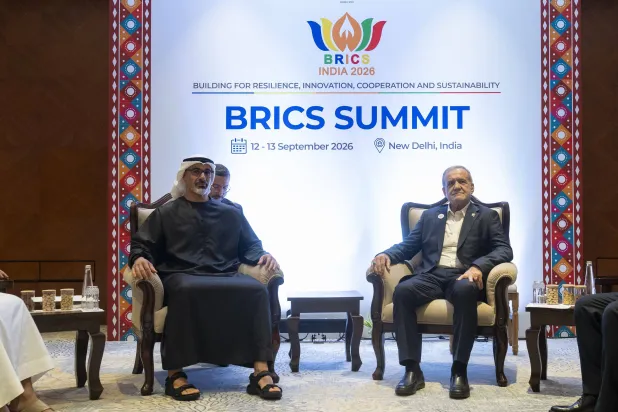 ولي عهد أبوظبي والرئيس الإيراني يبحثان خفض التصعيد في المنطقة