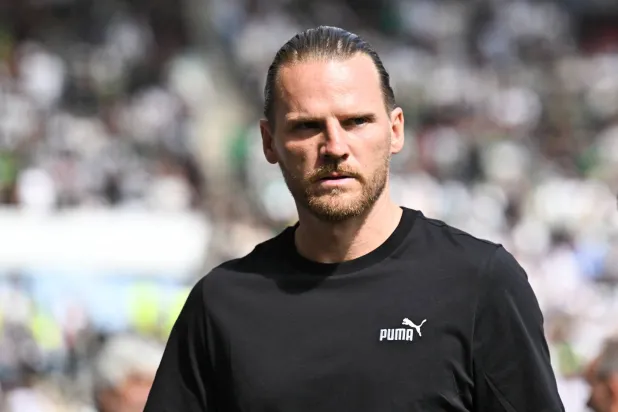غلادباخ يقيل المدرب بولانسكي بعد ثلاث خسائر بالدوري الألماني