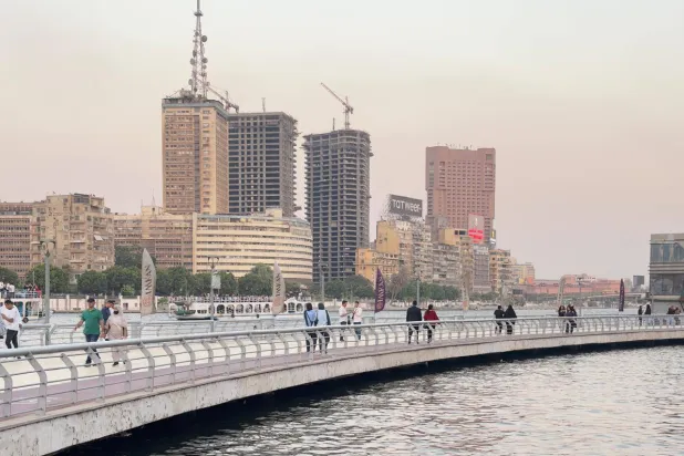 الجوال في مصر… مجرد هاتف أم شارة اجتماعية؟