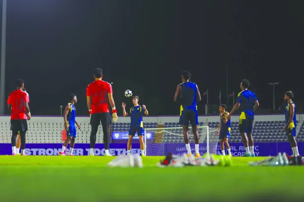 الهلال والنصر يدشنان رحلة «النخبة»… طموح اللقب يبدأ من الرياض والعين
