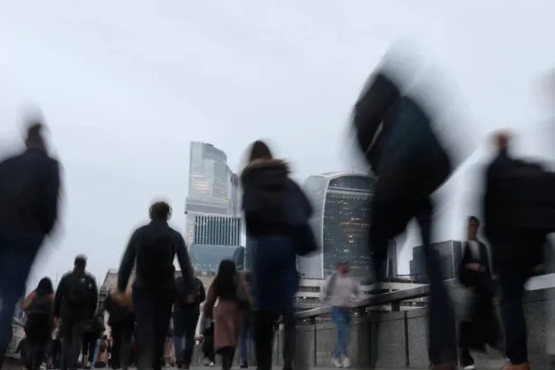 سوق العمل البريطانية تواصل التباطؤ قبل قرار الفائدة