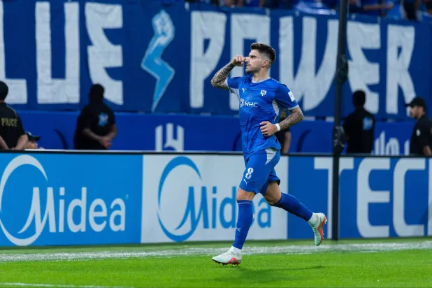 هلال «النخبوية» ينطلق بثنائية