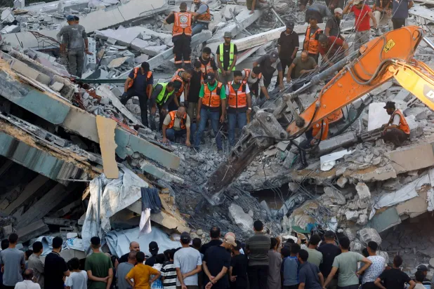 ثمانية قتلى وأكثر من 60 مفقوداً بانهيار مبنى في مدينة غزة