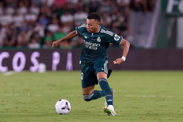 ريال مدريد يتمسك بحرية التعبير بعد موقف مبابي وفينيسيوس من رسالة دعم سبتة