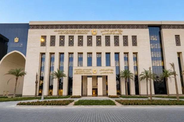 التوسع في استقدام الطلاب الوافدين… هل «يجور» على حقوق المصريين؟