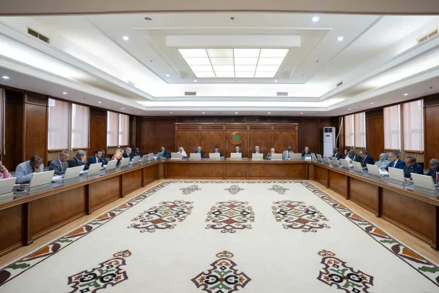 الحكومة الموريتانية تستأنف اجتماعاتها وسط جدل سياسي محتدم