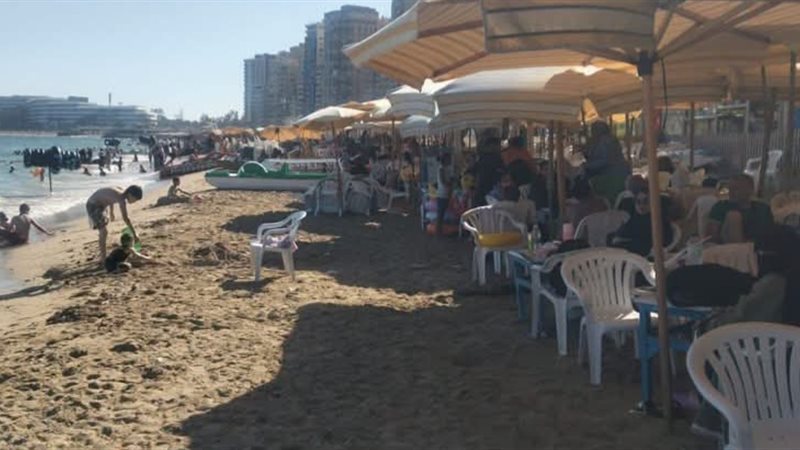 رفع الراية الحمراء على شواطئ القطاع الغربي بالإسكندرية ومنع نزول البحر