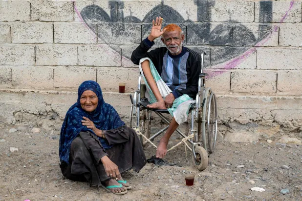 العليمي يوجه بالتحرك الميداني لتوثيق الانتهاكات الحوثية