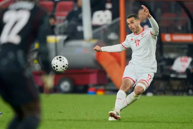 السخيري يعتزل اللعب دولياً بعد تسعة أعوام من تمثيل تونس