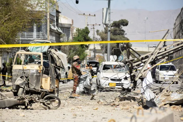 مقتل 16 على الأقل بانفجار سيارة مفخخة في باكستان