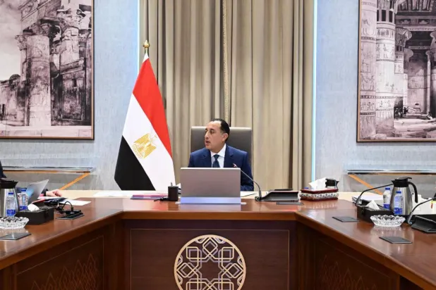 نفي حكومي لزيادة أسعار الوقود لا يُبدد مخاوف المصريين