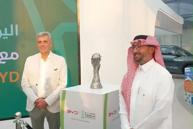 رسمياً… وصول «كأس الخليج» إلى جدة وسط استقبال جماهيري