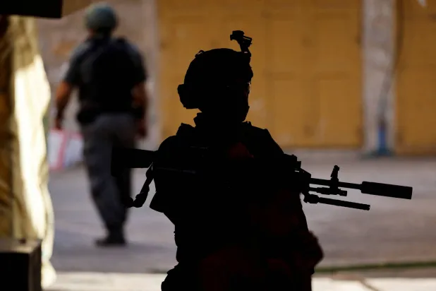 الرئيس الإسرائيلي يعفو عن جندي قتل فلسطينياً مصاباً في الضفة الغربية