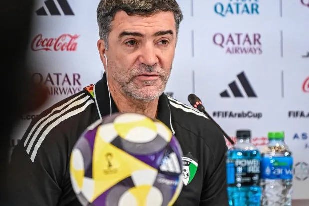 هيليو سوزا… مدرب يحمل طموحات جديدة مع الكويت في «خليجي 27»