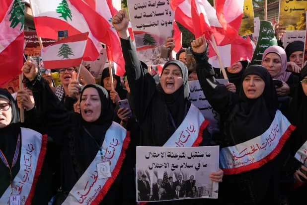 لماذا يرفض «حزب الله» الخروج من الحكومة ويتفادى إسقاطها؟