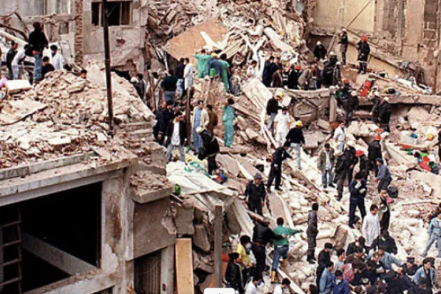 الأرجنتين توجّه اتهامات إلى 7 إيرانيين ولبناني في قضية تفجير مركز يهودي عام 1994