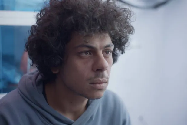 من أقصى الشراسة إلى أقصى الإنسانيّة… محمد نزار يذهب في «غرَق» إلى أعماق التمثيل