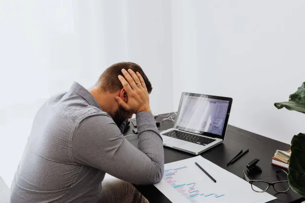 5 شخصيات في العمل قد تخفي وراءها القلق