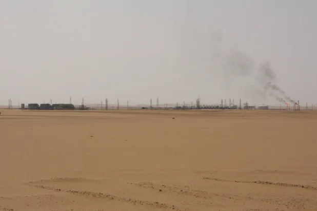 جماعة مسلحة تغلق صمام خط أنابيب رئيسي في ليبيا