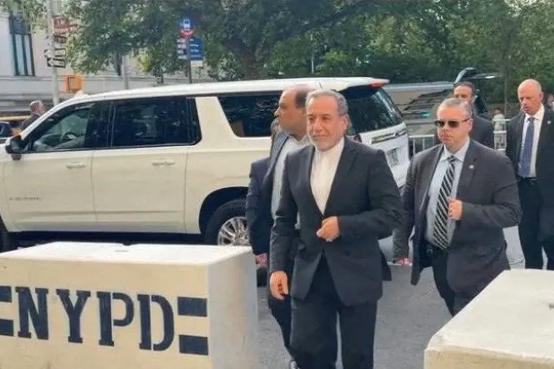 عراقجي يلتقي ويتكوف في نيويورك ويبلغه شروط طهران لإعادة فتح «هرمز»