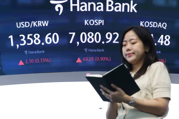 الأسهم الآسيوية تتباين وسط ضغوط من ارتفاع عوائد السندات وأسعار النفط