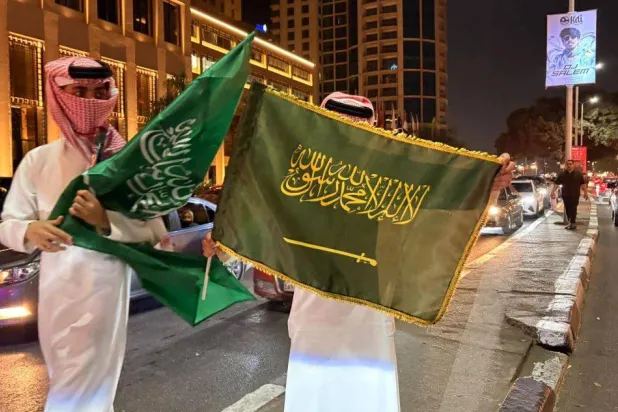 سعوديون يحتفلون بـ«اليوم الوطني» في شوارع مصر