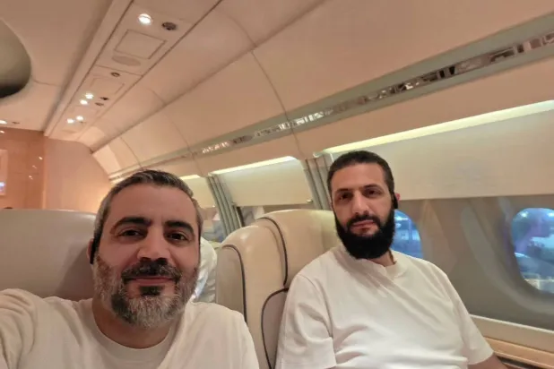 سيلفي لوزير الخارجية السوري في طائرة العودة من نيويورك