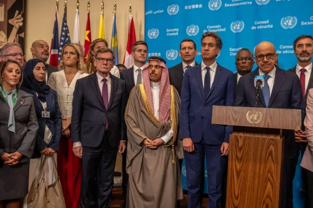 السعودية تقود اجتماعاً دولياً موسعاً حفاظاً على «حل الدولتين»