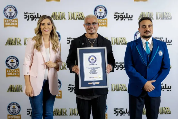 «غينيس» تحتفي بـ«عمرو دياب» عن إنجازه على قوائم «بيلبورد عربية»