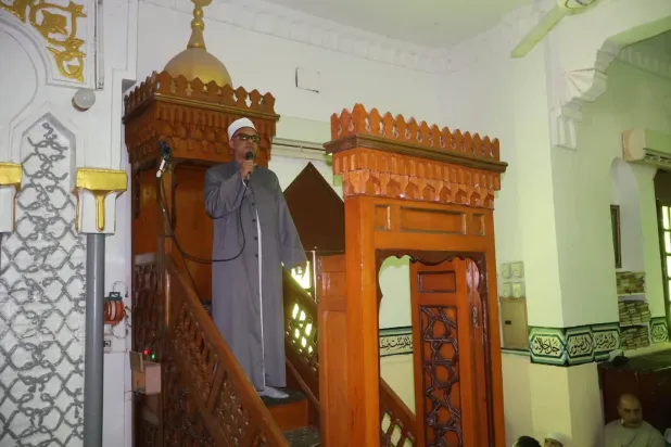 خطبة الجمعة بالمساجد المصرية تؤكد «حرمة تصوير الأفراد من دون إذنهم»
