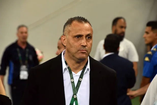 مدرب منتخب الجزائر يحذر من «افتقاد الفاعلية»
