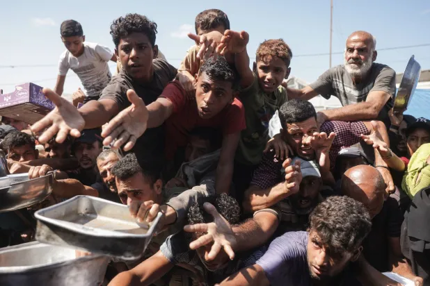 تهريب البضائع… سبيل الغزيين لمواجهة القيود الإسرائيلية