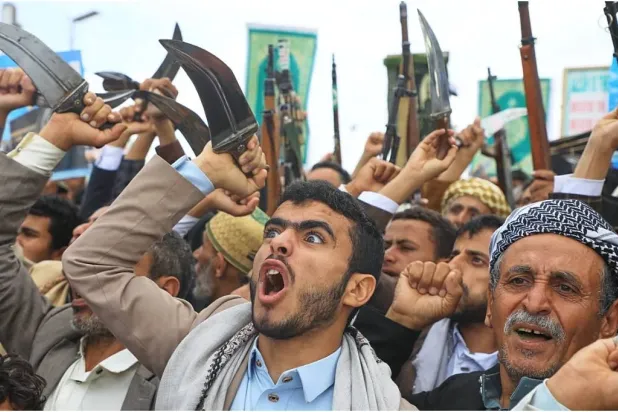 الحوثيون يختبرون ولاء الساحل الغربي اليمني بالتجنيد والجباية