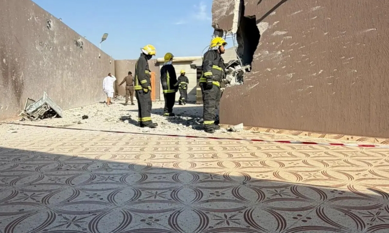 صور ومشاهد لآثار سقوط مسيرة حوثية في الطائف