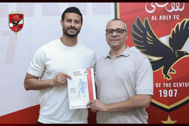 الأهلي المصري يمدّد تعاقد حارس مرماه محمد الشناوي
