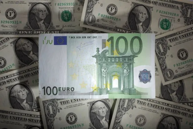 اليورو يواجه اختباراً مزدوجاً بفعل صدمة الطاقة والمخاطر السياسية