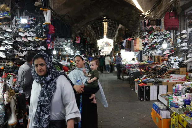 الإيرانيون تحت وطأة تكاليف متصاعدة بعد 7 أشهر من الحرب