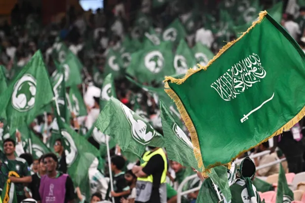 الصقور تواصل التحليق في أجواء الخليج… والجماهير:»يا سعودي ما شاء الله»