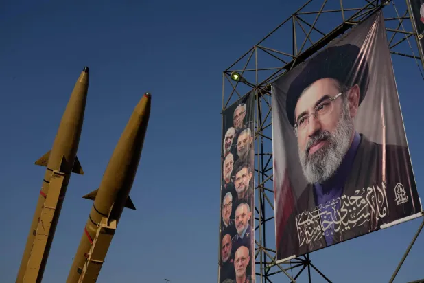 طهران تنتظر رد واشنطن… وتهدد جيرانها