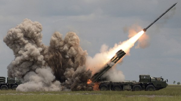 الدفاع الروسية: استهدفنا مركزا لوجيستيا لتخزين مكونات الطائرات المسيرة في مقاطعة كييف